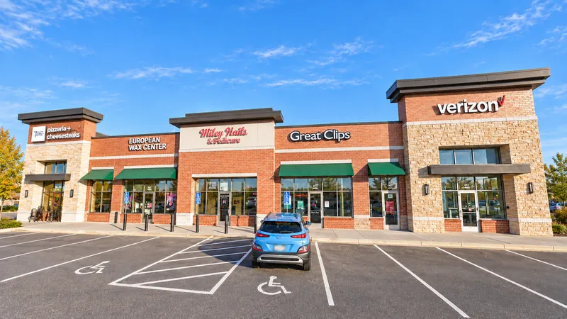 Commerce Hill Plaza